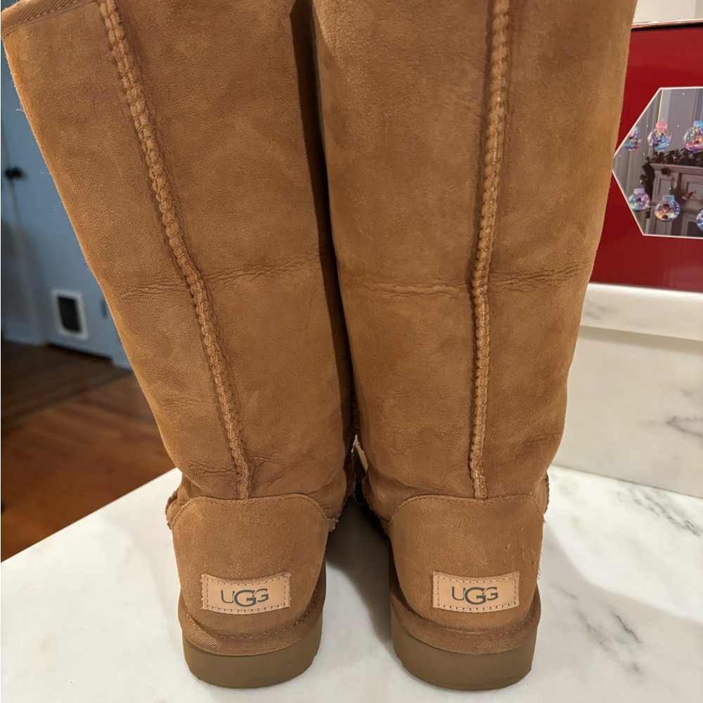 Classic tall Uggs chestnut size 8
